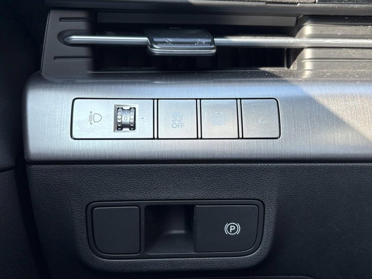 Vehicle Image 26