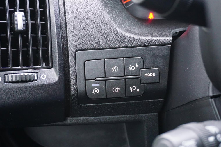 Vehicle Image 26