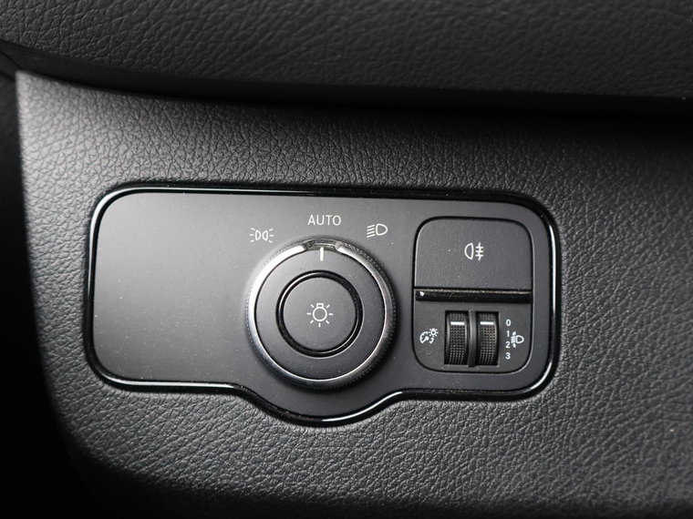 Vehicle Image 28