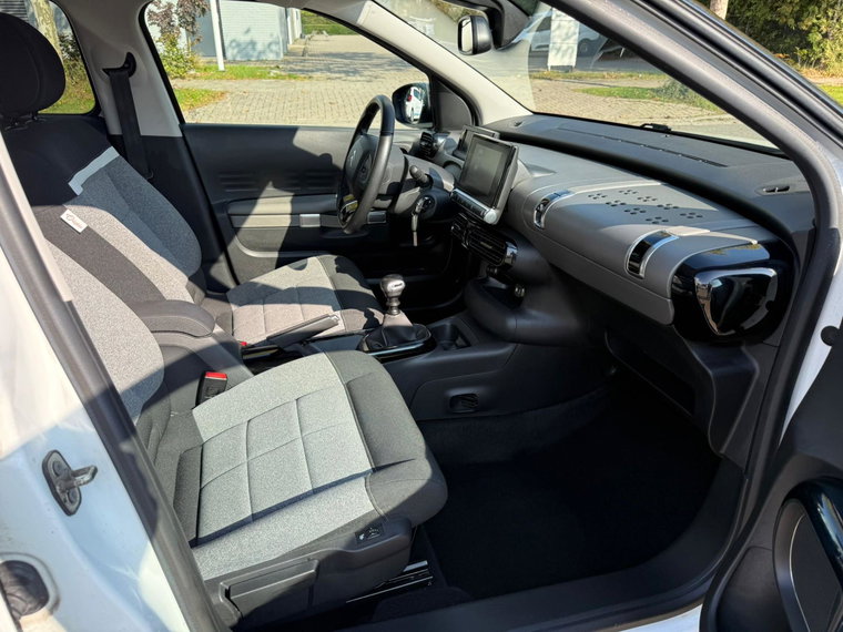 Vehicle Image 10