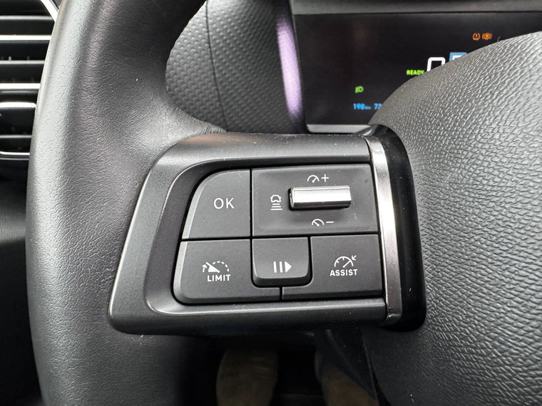Vehicle Image 25
