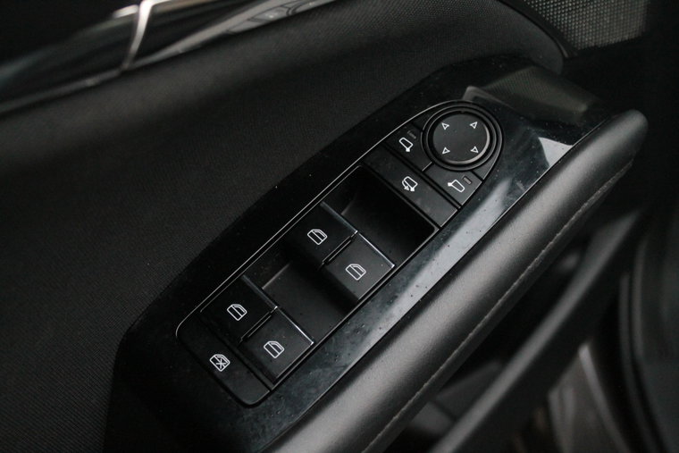 Vehicle Image 32