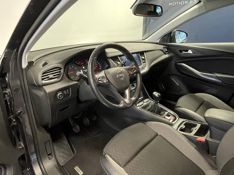 Vehicle Image 16
