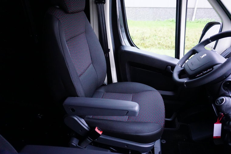 Vehicle Image 36