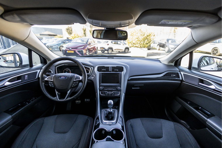 Vehicle Image 15