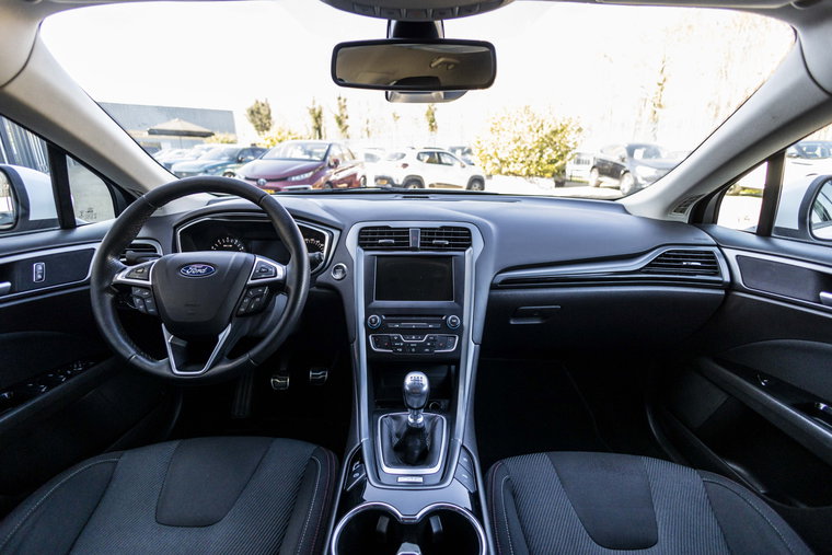 Vehicle Image 16