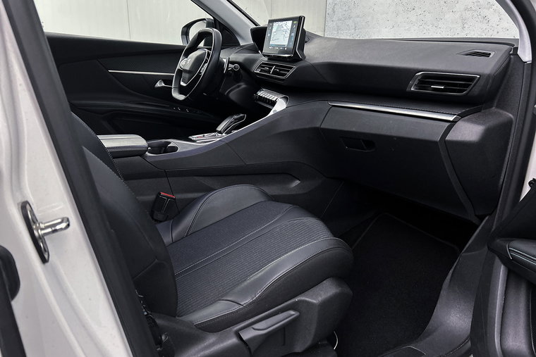 Vehicle Image 32