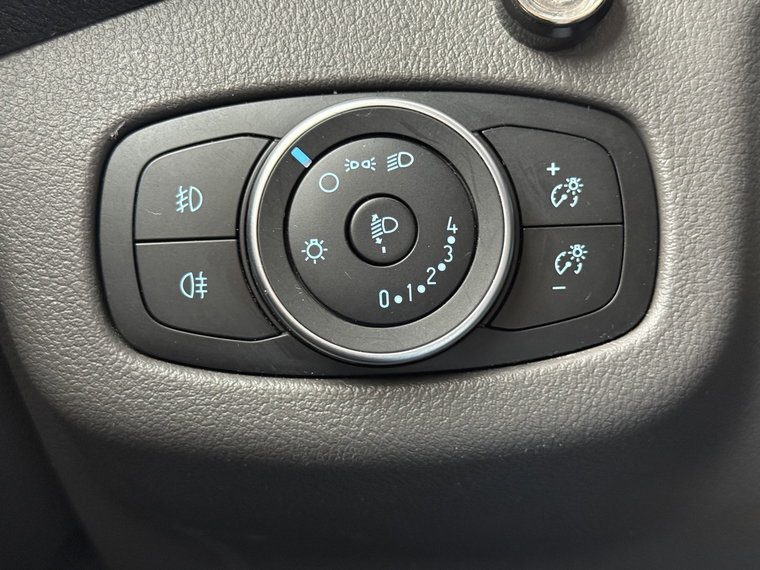 Vehicle Image 25