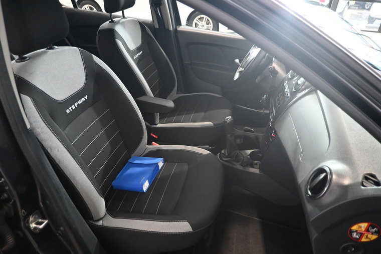 Vehicle Image 16