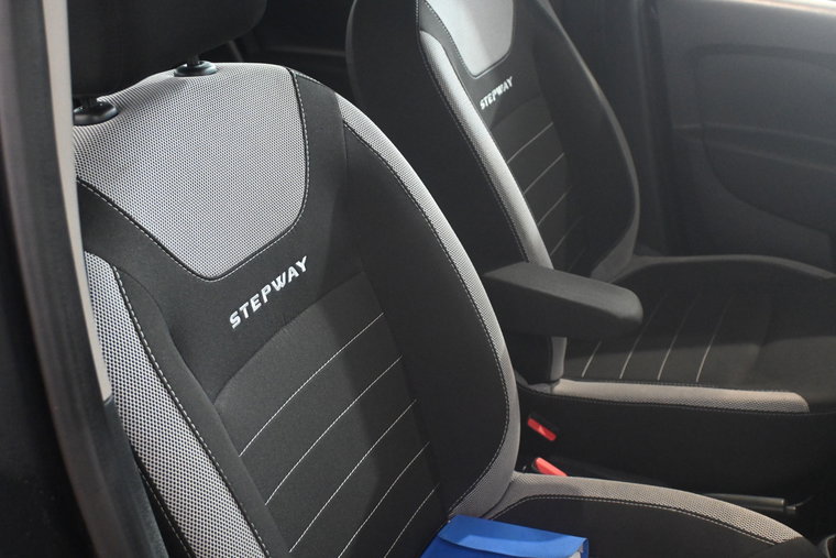 Vehicle Image 17