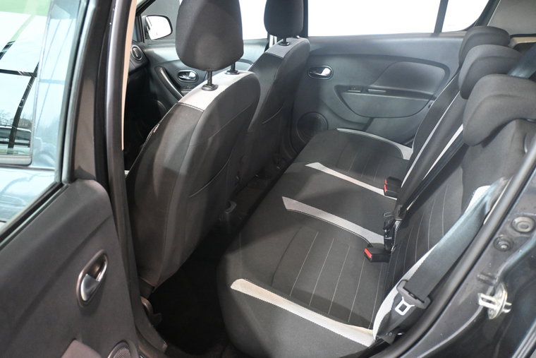 Vehicle Image 8