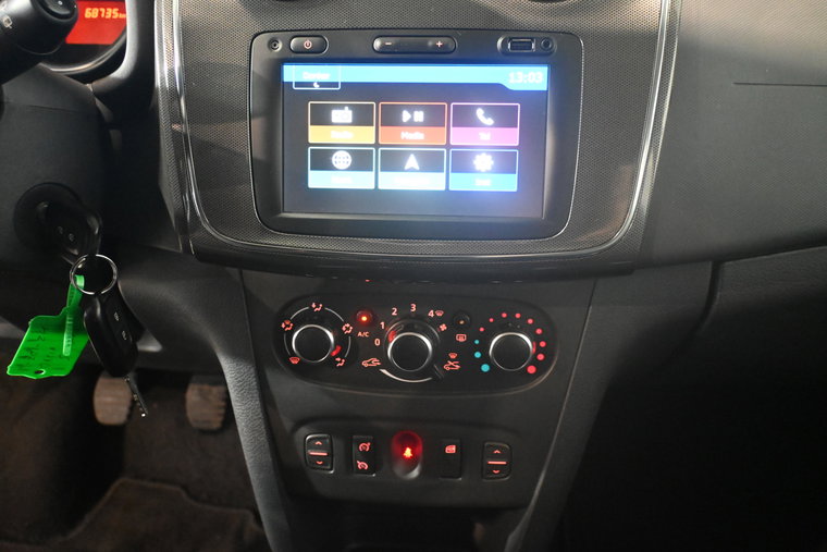 Vehicle Image 9