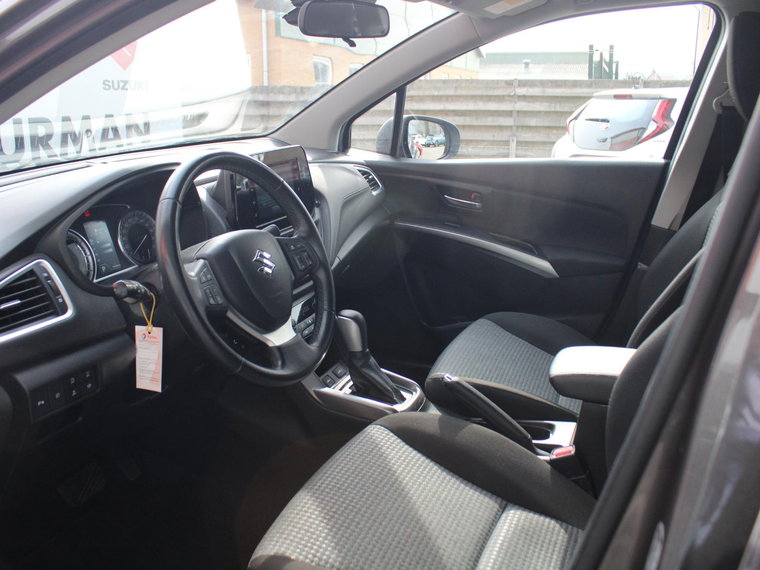 Vehicle Image 12