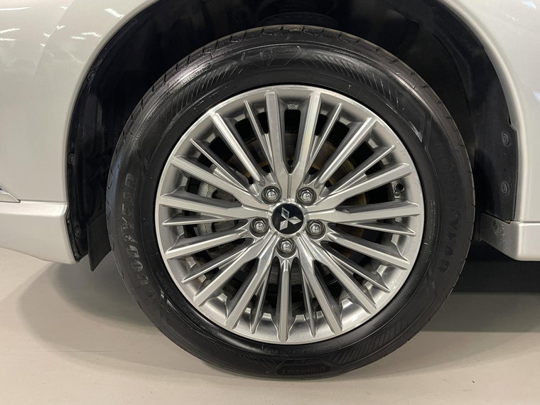 Vehicle Image 25