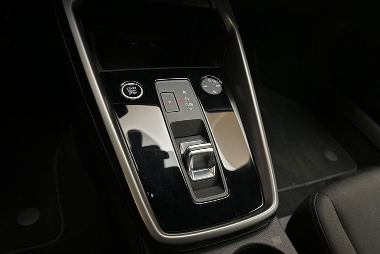 Vehicle Image 32