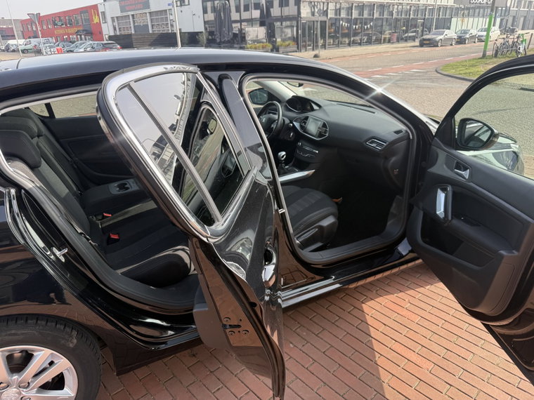 Vehicle Image 38