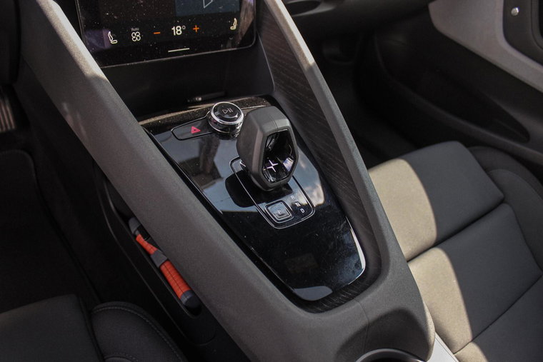 Vehicle Image 32