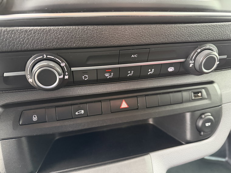 Vehicle Image 29