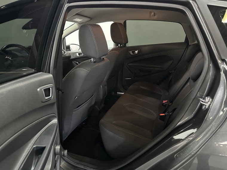 Vehicle Image 25
