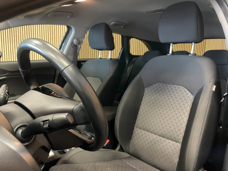 Vehicle Image 25