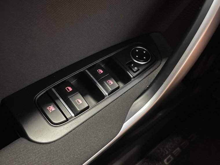 Vehicle Image 40