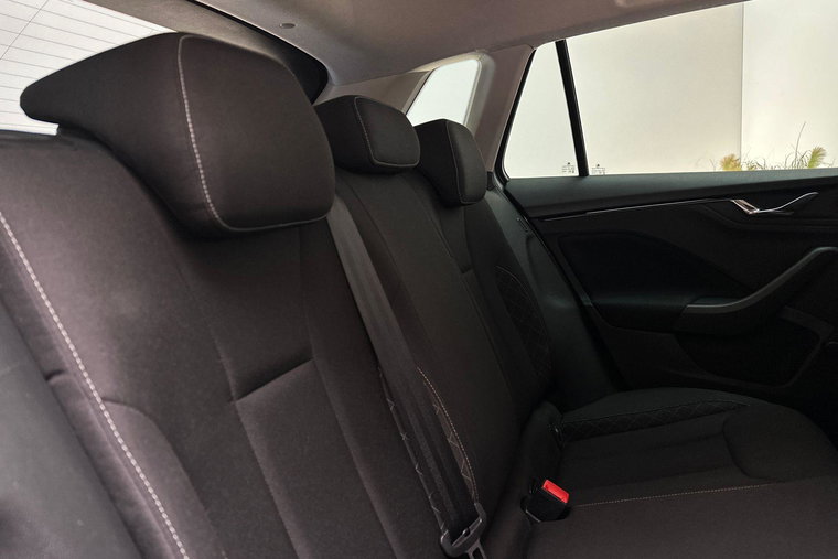 Vehicle Image 12