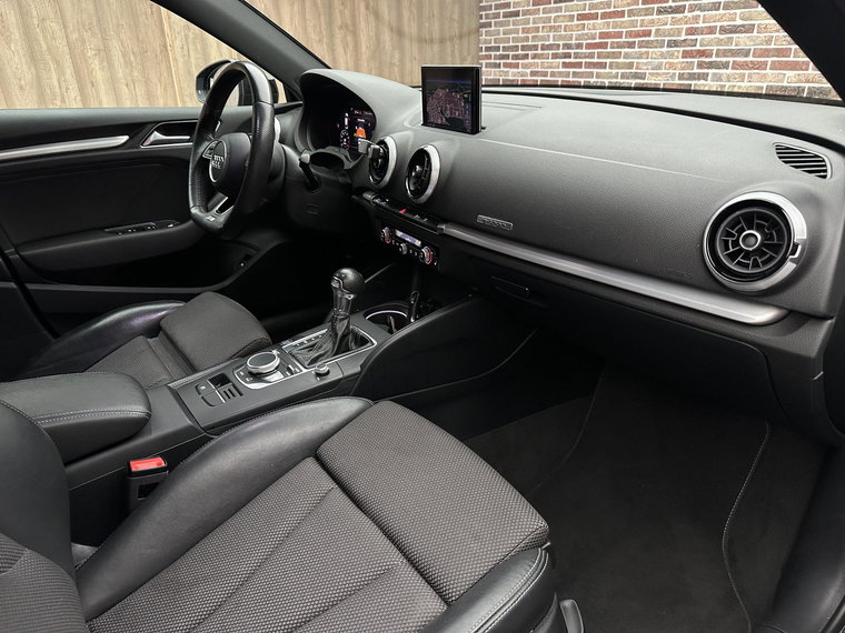 Vehicle Image 33