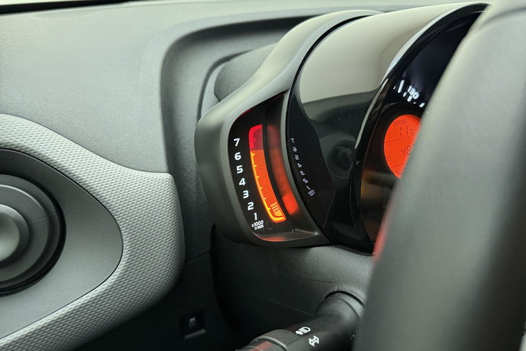 Vehicle Image 16
