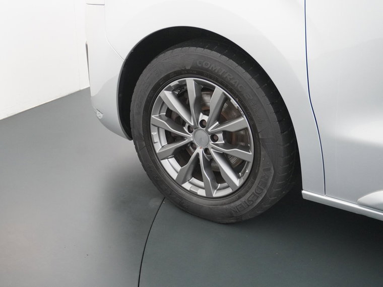 Vehicle Image 16