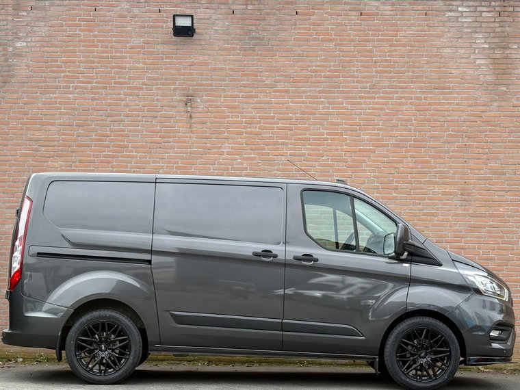 Vehicle Image 12