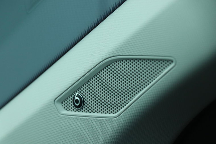 Vehicle Image 23