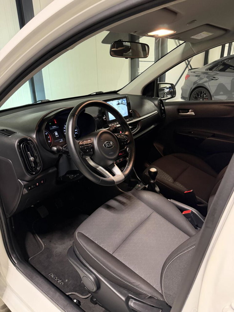 Vehicle Image 22