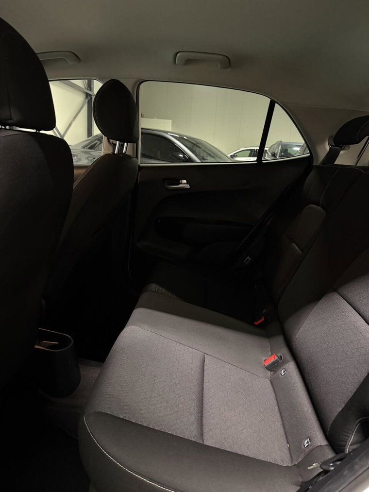 Vehicle Image 30