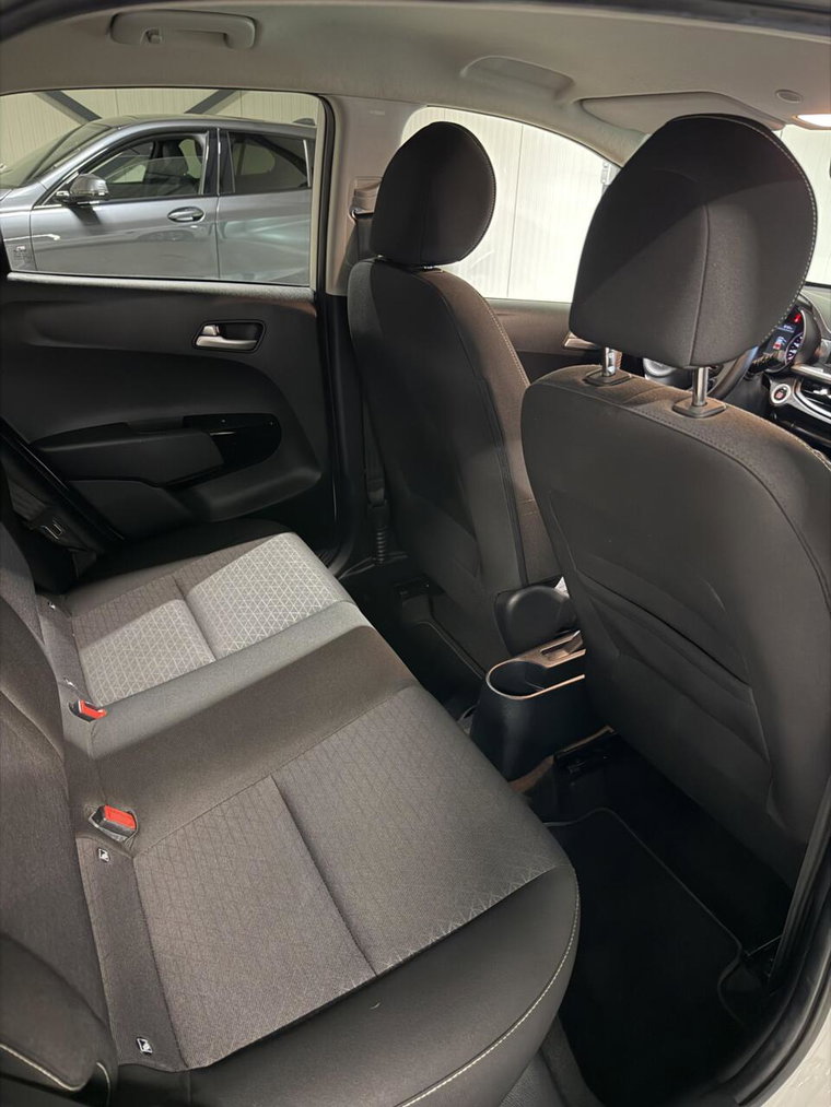 Vehicle Image 31