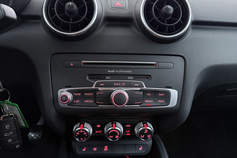 Vehicle Image 21