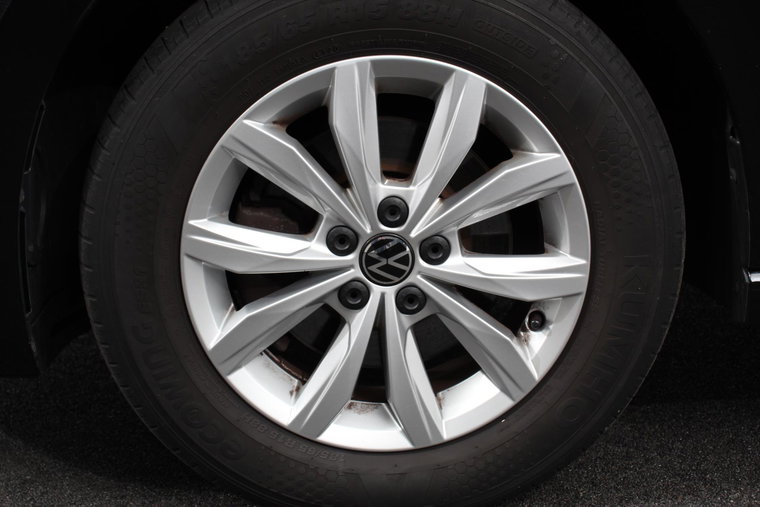 Vehicle Image 25