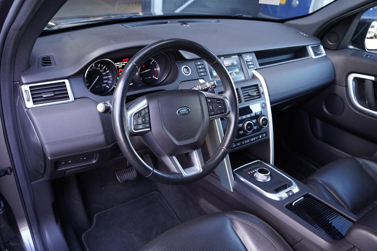 Vehicle Image 25