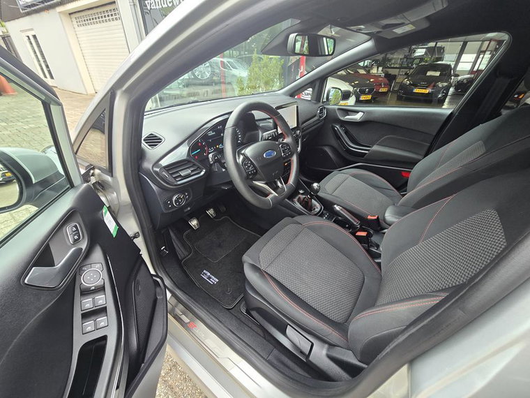 Vehicle Image 13