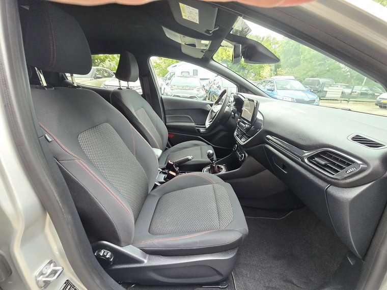 Vehicle Image 14
