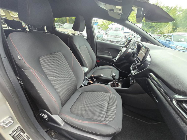 Vehicle Image 15