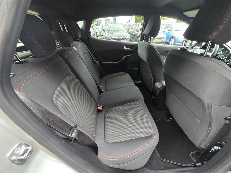 Vehicle Image 16