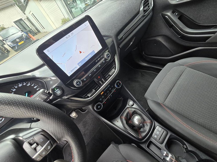 Vehicle Image 18