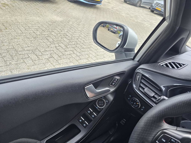 Vehicle Image 29