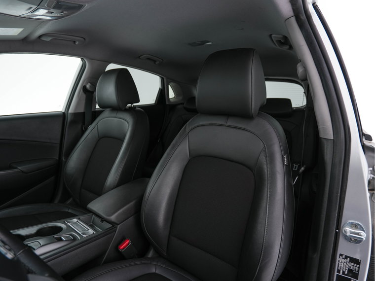 Vehicle Image 25