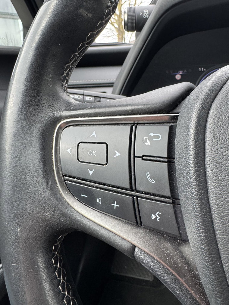 Vehicle Image 21