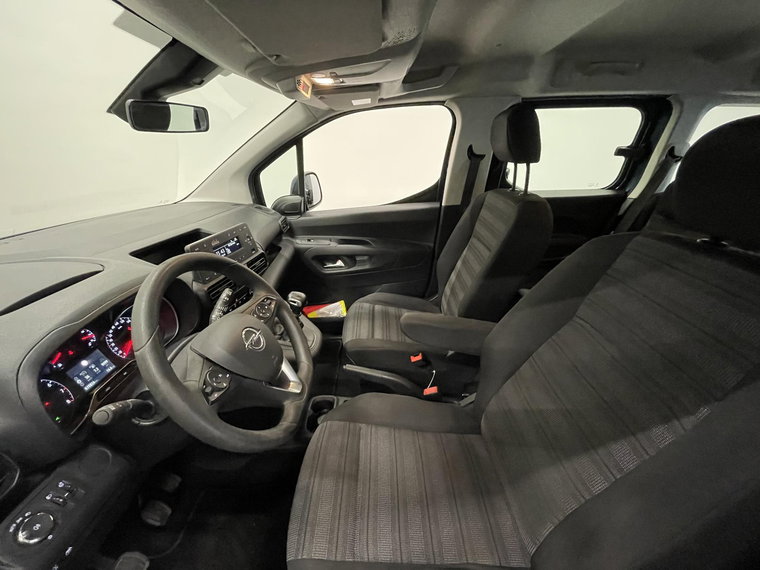 Vehicle Image 12