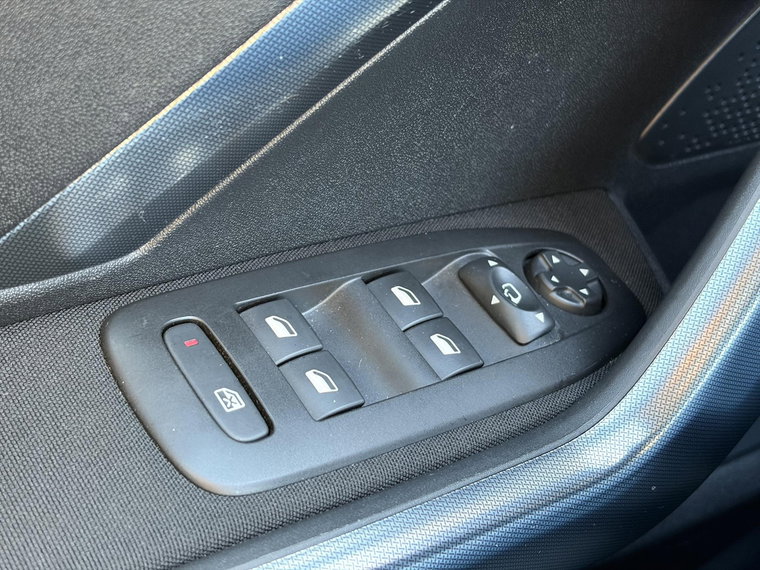 Vehicle Image 27
