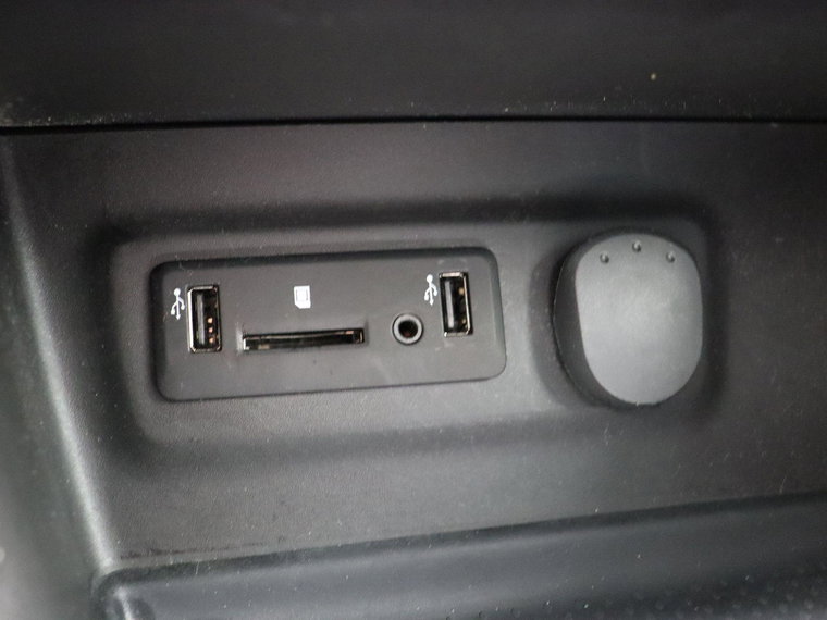 Vehicle Image 32