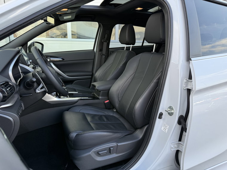 Vehicle Image 25