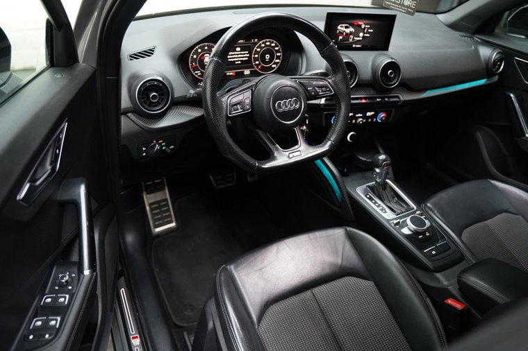 Vehicle Image 12